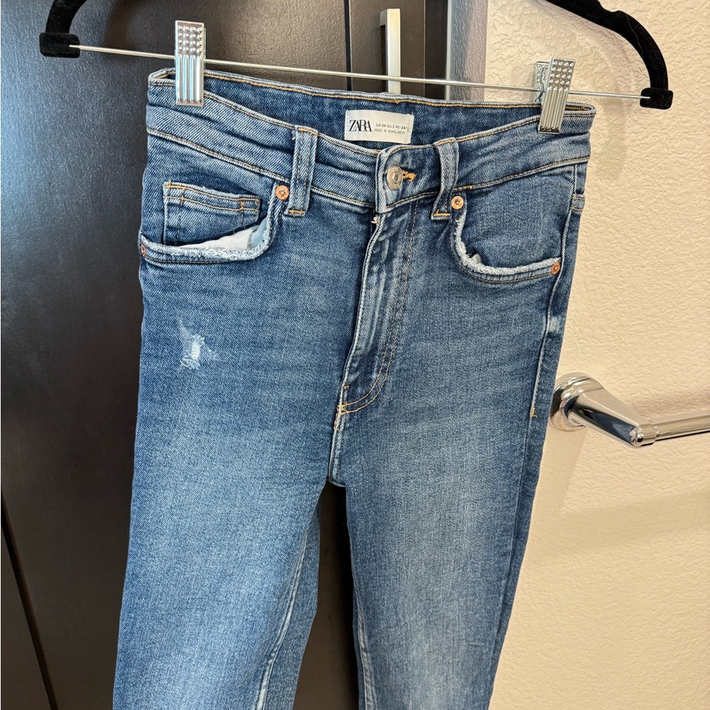 ZARA Women’s High Rise Ripped Jeans - Picture 3 of 5